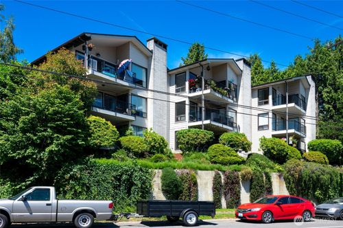 303-2636 22nd Ave W, Seattle, WA, 98199-2936 | Card Image