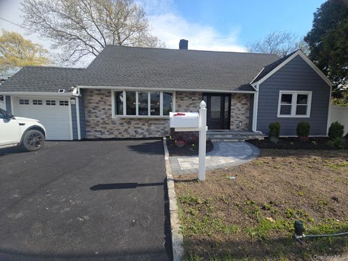 2206 Union Blvd, Bay Shore, NY, 11706-8021 | Card Image