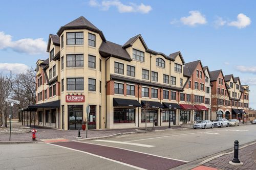 unit-2b-10 E Burlington St, Riverside, IL, 60546-2620 | Card Image