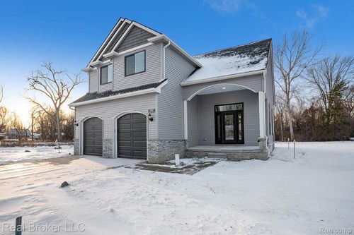 34367 Union Lake Rd, Clinton Township, MI, 48035-5418 | Card Image