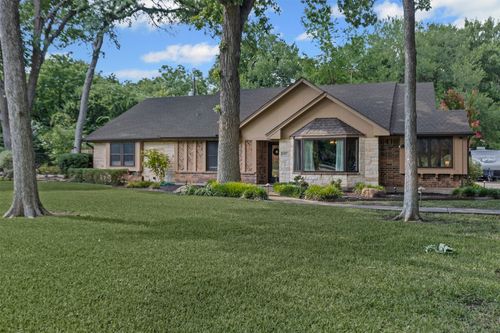107 Forest Brook St, Oak Leaf, TX, 75154-6028 | Card Image