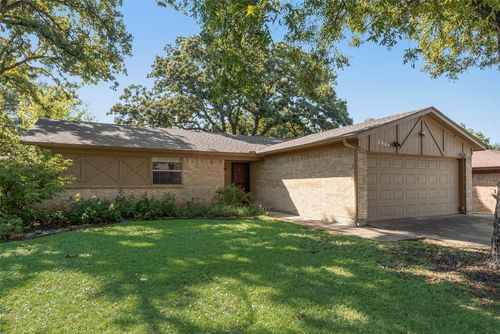 2620 Colleen Dr, Arlington, TX, 76016-1626 | Card Image