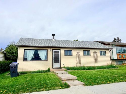 5112 47 Street, Rocky Mountain House, AB, T0M0C0 | Card Image
