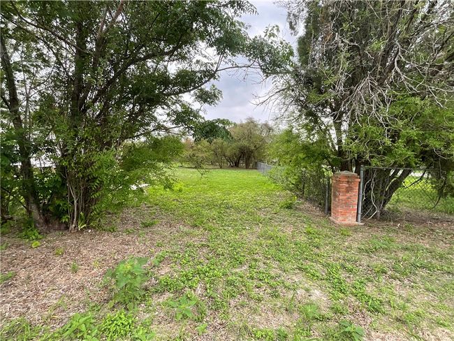 417 Avenue B, Home with 0 bedrooms, 0 bathrooms and null parking in Sinton TX | Image 5