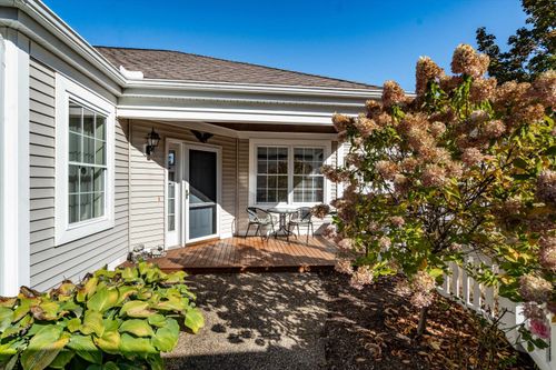 3 Old Coventry Ln, Bedford, NH, 03110-6067 | Card Image