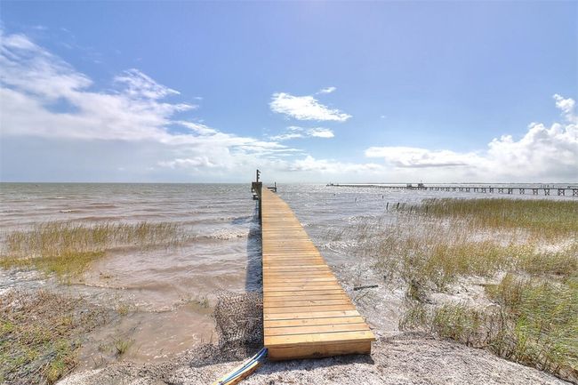 1010 First St Street, House other with 6 bedrooms, 4 bathrooms and 8 parking in Bayside TX | Image 19