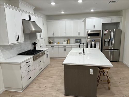 27636 Symphony Pl, Valencia, CA, 91381-2012 | Card Image