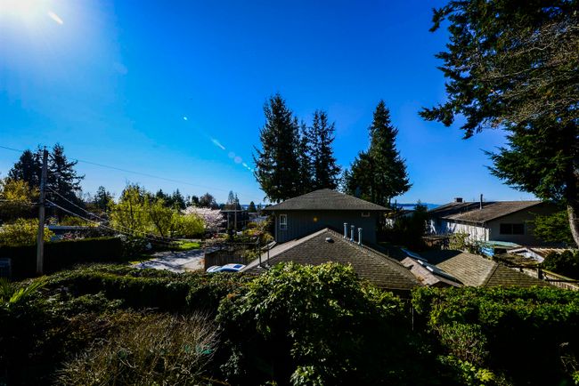 1071 Stevens Street, House other with 3 bedrooms, 2 bathrooms and 5 parking in White Rock BC | Image 25