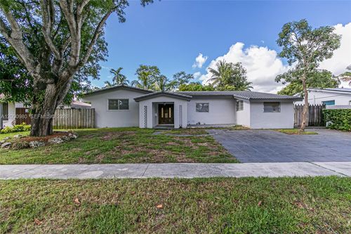 840 Ne 182nd Ter, North Miami Beach, FL, 33162-1157 | Card Image