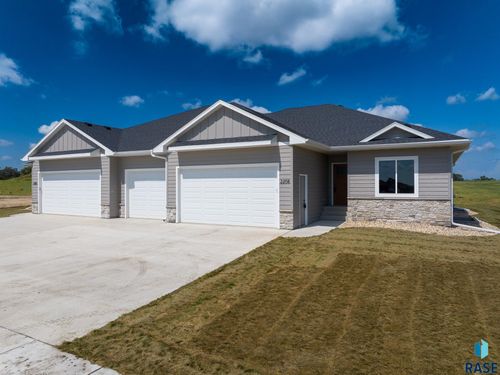 2208 E Christensen St, Brandon, SD, 57005-6720 | Card Image