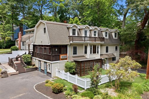 300 Mckinley Ter, Centerport, NY, 11721-1228 | Card Image