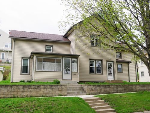 305 S Mill St, Decorah, IA, 52101-1633 | Card Image