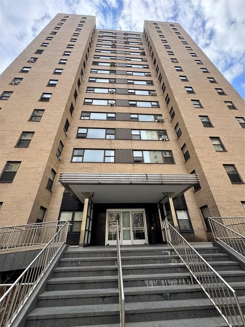 3g-1 Fordham Hill Oval, New York, NY, 10468 | Card Image