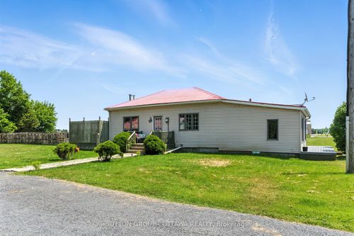 683 County Rd 18, Ste Anne De Prescott, ON, K0B1M0 | Card Image