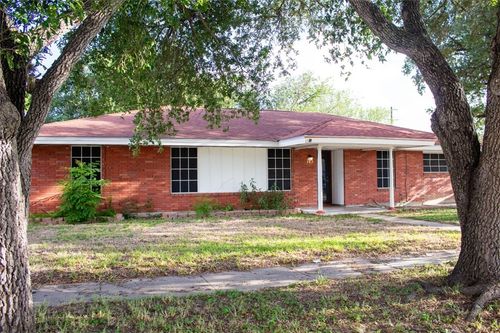 113 W Merriman St, Sinton, TX, 78387-2517 | Card Image