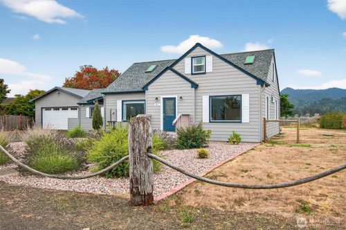 82 E Sunny Sands Rd, Cathlamet, WA, 98612-9708 | Card Image