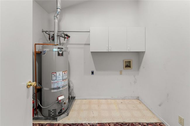 Large Laundry Room inside | Image 35