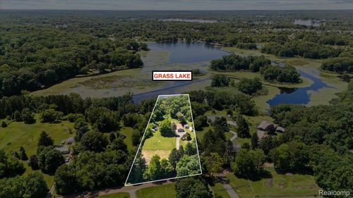 2983 Mckeachie Rd, White Lake, MI, 48383-1938 | Card Image