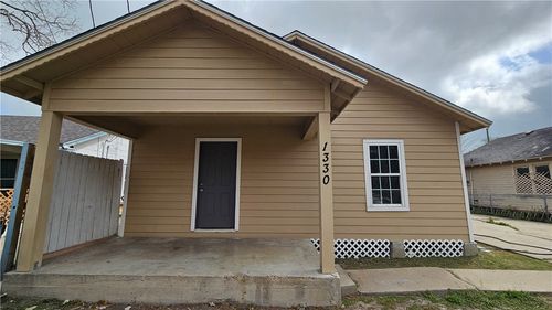 1330 7th St, Corpus Christi, TX, 78404-2034 | Card Image