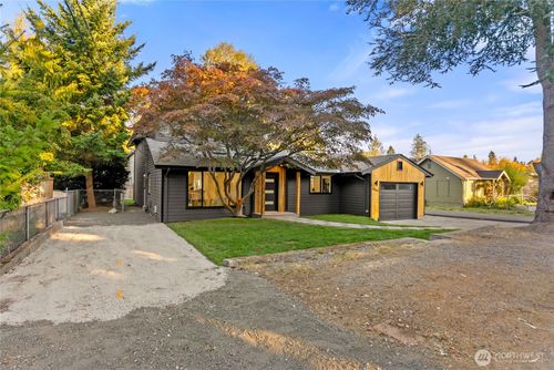 18542 Stone Ave N, Shoreline, WA, 98133-4014 | Card Image