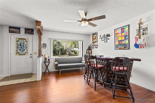 Living Area | Image 6
