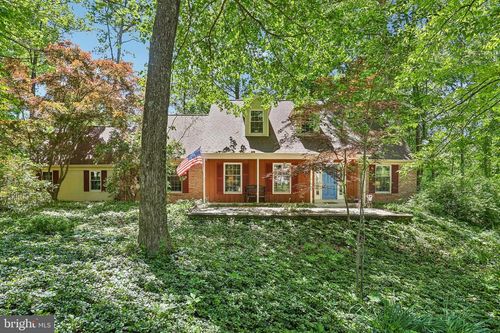829 Nathan Hale Dr, West Chester, PA, 19382-7064 | Card Image
