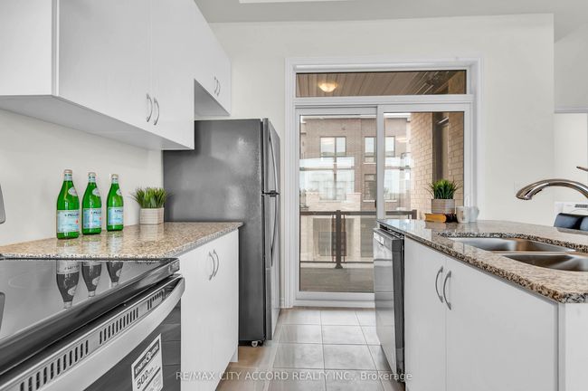 87 Inverary Cres, House attached with 3 bedrooms, 3 bathrooms and 1 parking in Vaughan ON | Image 12