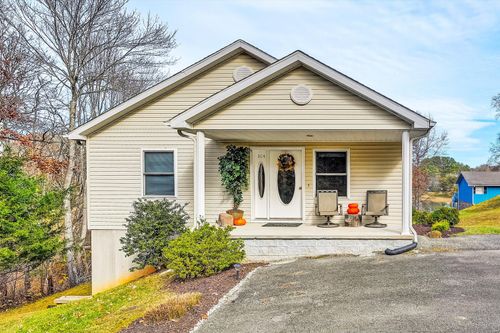 304 Hilltop Dr, Huddleston, VA, 24104-3127 | Card Image