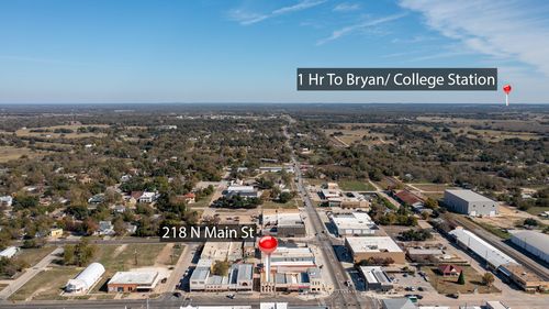 218 N Main St, Rockdale, TX, 76567-2946 | Card Image