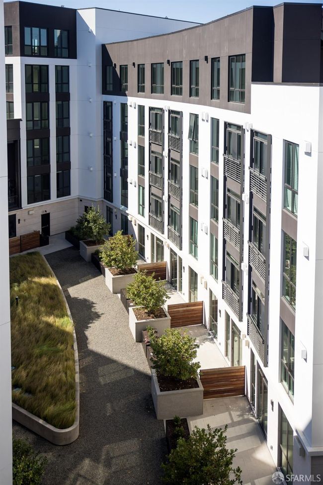 211 - 1 Bristol Ct, Condo with 1 bedrooms, 1 bathrooms and 1 parking in San Francisco CA | Image 5