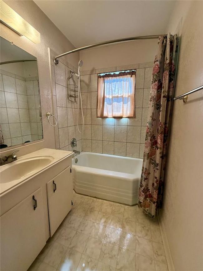 Guest Bath | Image 17