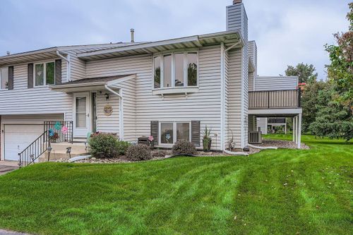 14715 Endicott Way, Apple Valley, MN, 55124-6490 | Card Image