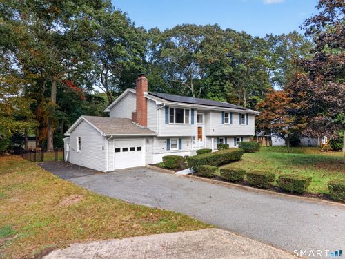 8 Pequot Dr, Gales Ferry, CT, 06335-1636 | Card Image