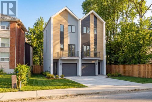 656 Huron St, London, ON, N5Y4J8 | Card Image