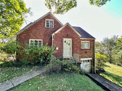 4 Hillcrest Rd, House other with 3 bedrooms, 2 bathrooms and 2 parking in Forest Hills Boro PA | Image 2