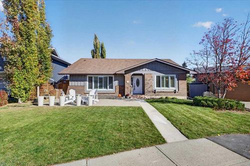 36 Lake Lucerne Close Se, Calgary, AB, T2J3H8 | Card Image