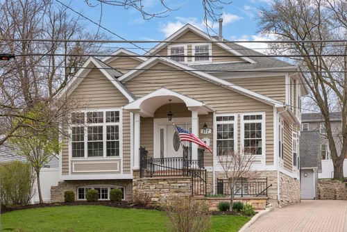 117 N Park Blvd, Glen Ellyn, IL, 60137-5715 | Card Image