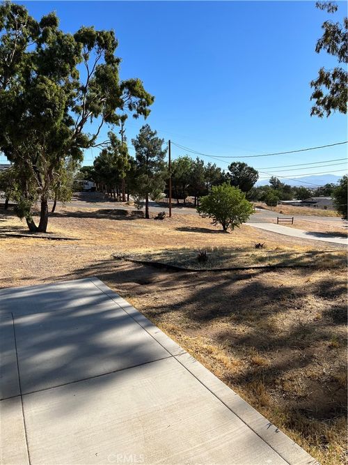 16415 Mission St, Hesperia, CA, 92345-5847 | Card Image