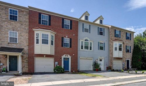64 Milestone Ct, CHAMBERSBURG, PA, 17201-7936 | Card Image