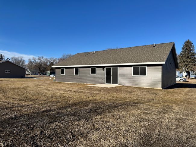 Plenty of space in the backyard for landscaping, flower pots or a garden. | Image 27