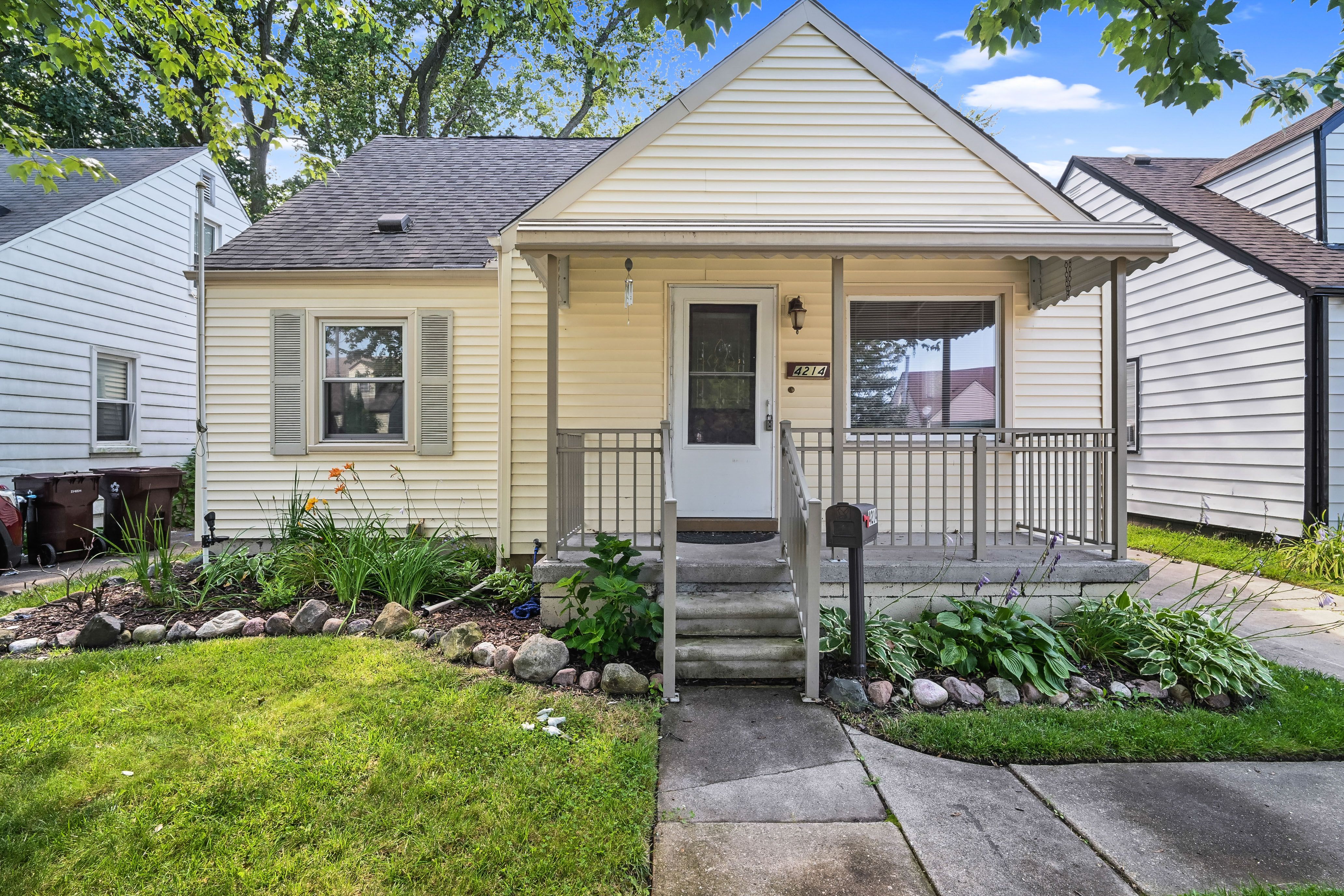 Cadillac Ave, Wayne, MI 48184