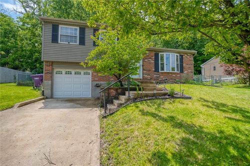 318 Tionesta Dr, New Kensington, PA, 15068-9313 | Card Image
