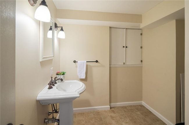 Lower Level Half Bath | Image 28
