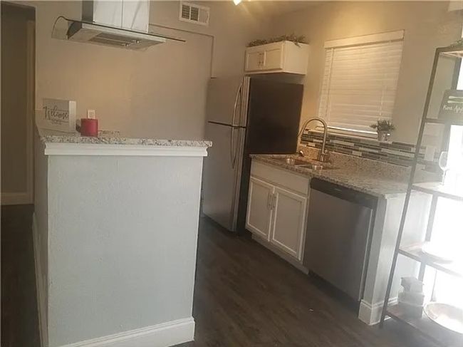 APT-115 - 6509 Berkman Dr, Condo with 2 bedrooms, 1 bathrooms and 2 parking in Austin TX | Image 6