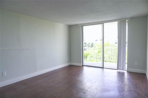 a504-482 Nw 165th Street Rd, Miami, FL, 33169-6460 | Card Image