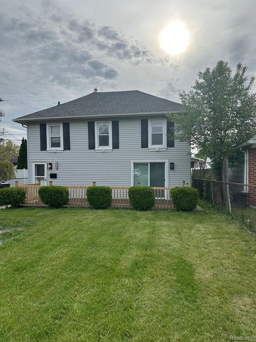 17788 Quarry St, Riverview, MI, 48193-4739 | Card Image