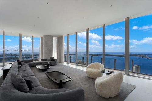 5801c-300 Biscayne Boulevard Way, Miami, FL, 33131 | Card Image