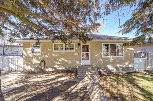 1126 23 St N, Lethbridge, AB, T1H3T4 | Card Image