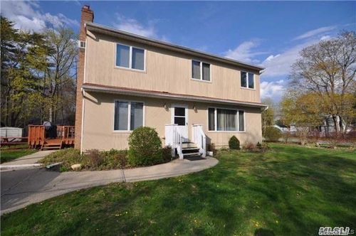 18 Larsen Avenue, Smithtown, NY, 11787 | Card Image