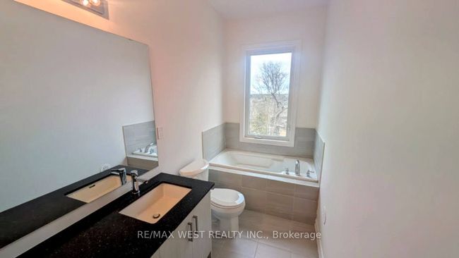 11 Paradox St, House attached with 3 bedrooms, 4 bathrooms and 1 parking in Woodbridge ON | Image 17